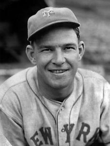 MEL OTT GIANTS ALL TIME GREAT IN HIS PRIME photo 8x10