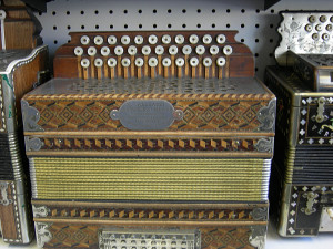 Description G. Galleazzi button accordion.jpg