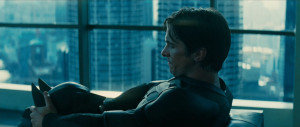 ... Bruce Wayne visto por Nolan en una de sus constantes dicotomías