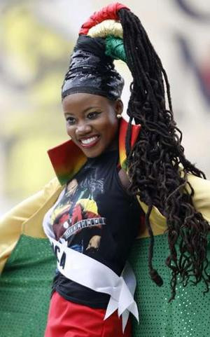 Miss Jamaica Zahra Redwood introduces herself in her national costume ...