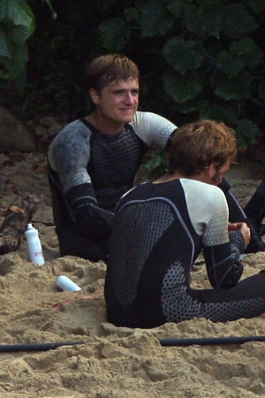 Photos: Jennifer Lawrence Third-Wheels It On The Josh Hutcherson/Sam ...