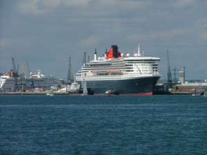 Queen Mary 2 And Queen Elizabeth 2 Southampton April 16 2005