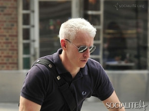 anderson-cooper-bike-riding-08192010-04-400x300.jpg
