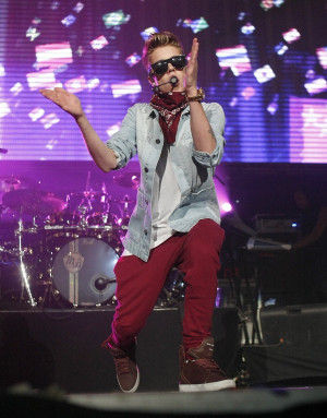 Justin Bieber performs at the Jingle Ball 2012 in Atlanta, Georgia ...