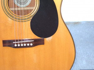 1975 Gurian J-M. SN C2028. Guitar Database. Pick wear detail
