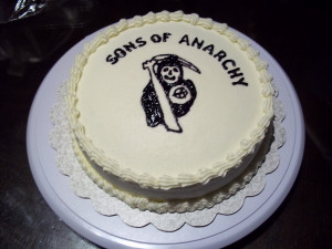 sons_of_anarchy_cake_by_gakunai-d4qyyob.jpg