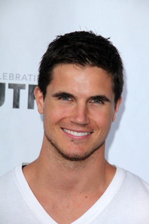 Robbie Amell Pictures amp Photos