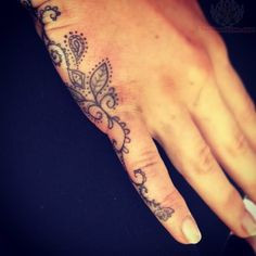 side hand tattoos for girls