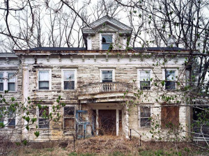17 Chilling Photos Of The Abandoned Upstate New York Asylum That Will ...