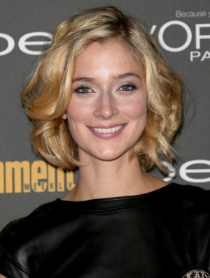 ... Caitlin Fitzgerald's Short Hairstyles: Soft and Feminine Short Haircut