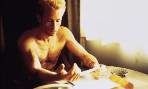 saw memento this summer i was amazed that it took me so long to get ...