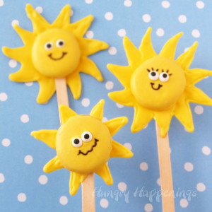 Add a little sunshine into your day with these cute lollipops.