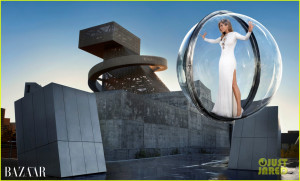 Jennifer Aniston Gushes About Justin Theroux, Says She Doesn't Hold ...