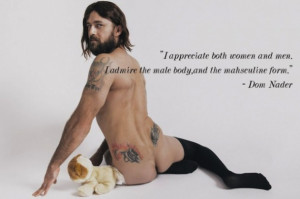 Hombre parodia sesión fotográfica de Miranda Kerr