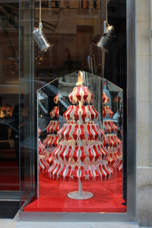 Red-Lacquered Soles' Christmas Tree