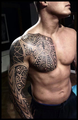 Wer könnte so etwas bitte tätowieren?(Maori/mech?!)