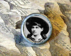 ANNIE OAKLEY - famous shot and cowgirl extraordinaire - as TIE TACK or ...