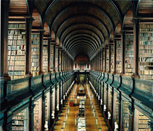 Candida Höfer, Trinity College Library Dublin I, 2004)
