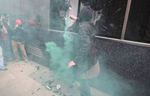 Riots in London (29 photos) - Picture #10