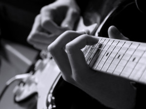 playing-guitar_1600
