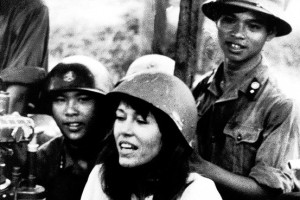 Jane Fonda singing to North Vietnamese soldiers in Hanoi, 1972 ...
