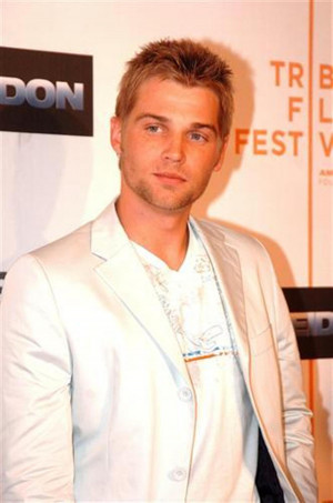 Mike Vogel Pics