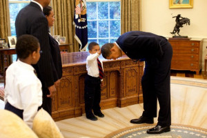 Boy who touched Obama’s hair: Story behind White House photo is ...