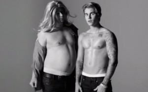 ... faz própria paródia de vídeo da Calvin Klein para o Comedy Central