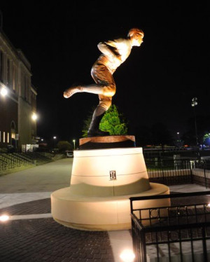 Red Grange Statue Photos and Updates