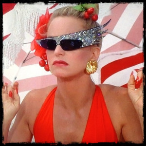 Red Hot Style File | Kate Hudson Creates Sunglasses Collection ...