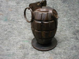 Thread: WWI 1917 ESh&S Mills bomb with base for cup discharger