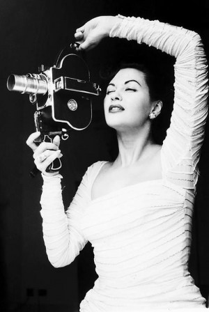 Yvonne de Carlo, 1952. Celebrity photos were better in the golden age ...