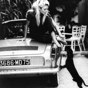 Brigitte Bardot + 1960 Renault Caravelle (Floride)(vía Fancy)