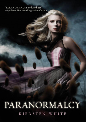 Quando vocês olham pra capa de Paranormalcy , livro da Kiersten White ...