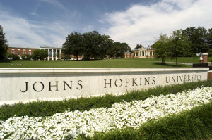 ... Johns Hopkins University, con i professori Joel Bader e Jef Boeke