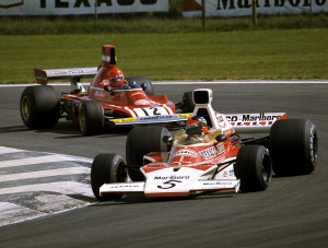 ... Fittipaldi holds off Niki Lauda late in the race © Sutton Images