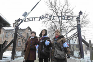 Holocaust Survivors Mark 70th Anniversary Of Auschwitz's Liberation ...