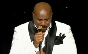 Steve Harvey Get’s Emotional At His Final Comedy Show!