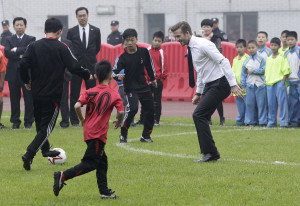 David Beckham Shows His Abs in China While Victoria Stays Busy in ...