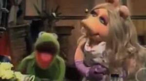Watch Kermit the Frog and Miss Piggy recreate Richard Sherman ...