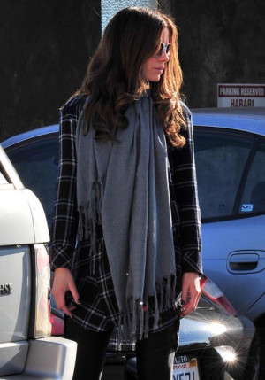 kate-beckinsale-and-love-quotes-scarf-gallery.jpg