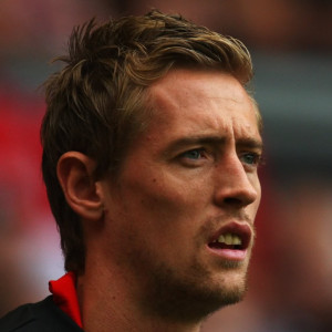 Gangly English football centre-forward Peter Crouch and gangly Spanish ...