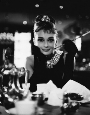 ... Audrey Hepburn con un estilismo obra de Hubert the Givenchy