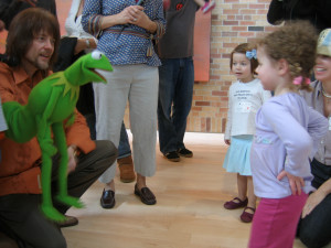 Steve Whitmire ( Muppeteer ) with Kermit the Frog at Pixar on March 12 ...