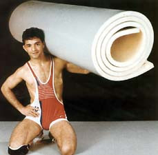 Don't ask, that's just the only pic I could find of him in a singlet ...