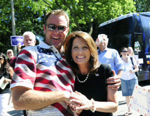 Michelle+Bachmann+Marches+Iowa+Fourth+July+4OQ3SJ_V0b3x.jpg