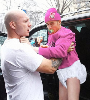 Thread: Justin Bieber Attacks Paparazzi LOL
