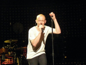 Isaac Slade singing.