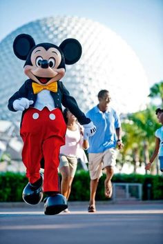 Mickey Mouse skipping More