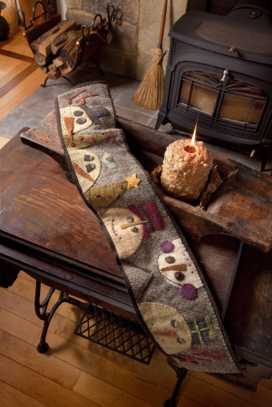 PRIMITIVE PIECES by LYNDA: NEW Primitive Quilts and Projects book!!
